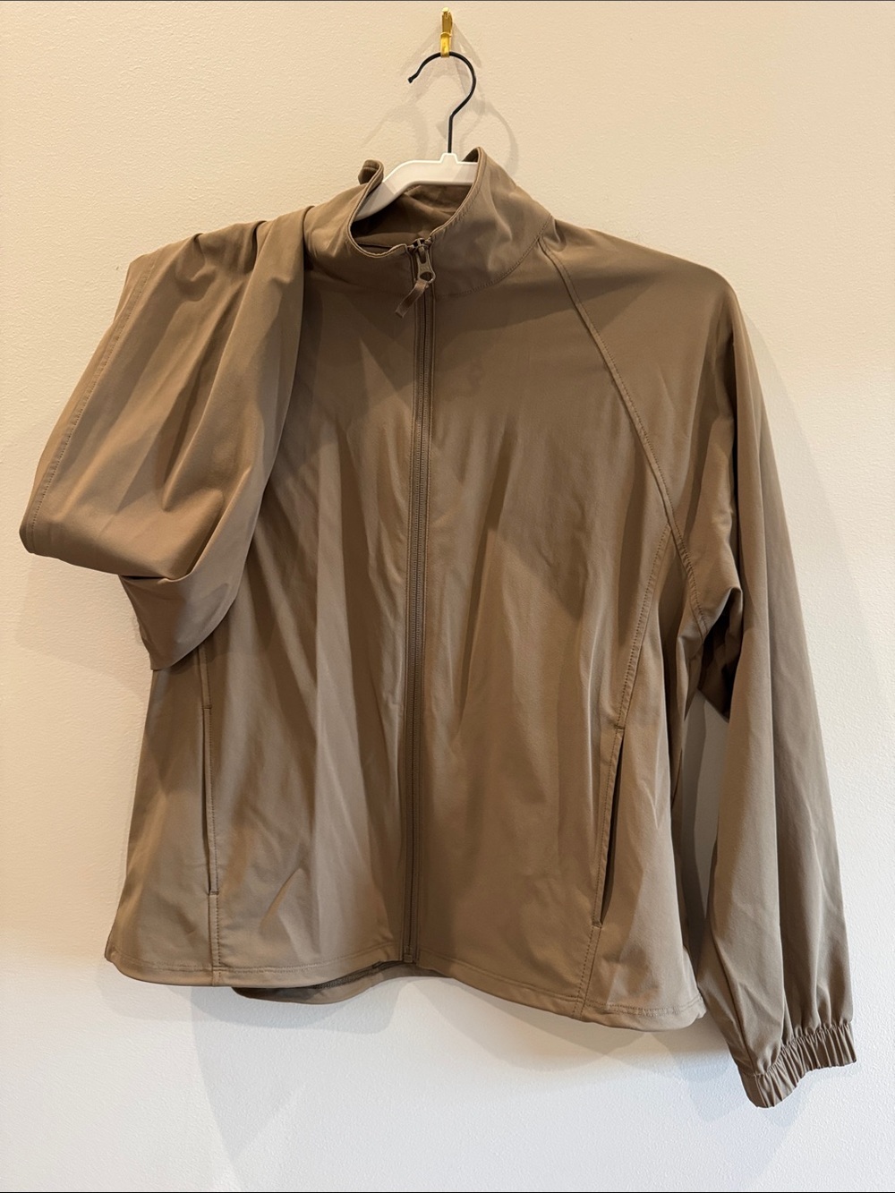 Uniqlo women’s Lightweight Full-Zip Jacket in Taupe Brown